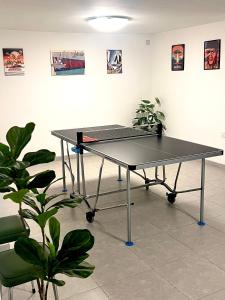 60s-Style Coastal Retreat Minutes from the Beach