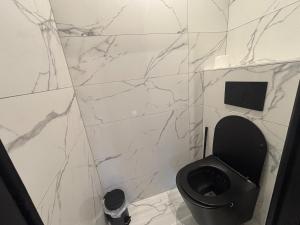 Le Woody - Studio cosy - balcon privé - 10 min de Genève