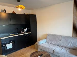 Le Woody - Studio cosy - balcon privé - 10 min de Genève