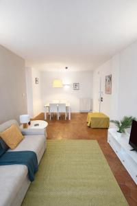 Domus Solferino - Ampio appartamento con parcheggio privato a due passi dal centro