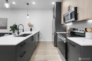 New Townhome with Mountain view in Quiet Neighborhood