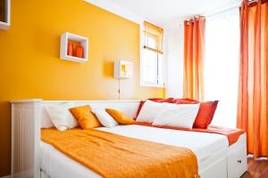 Tram 28 apartment with Perfect View over Alfama