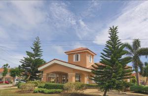 Modern Loft for Couples with Pond and Garden