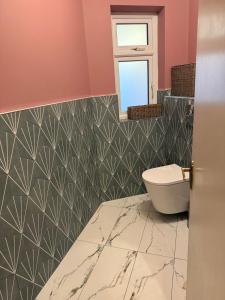 Galway City Townhouse 1 minute walk from everything