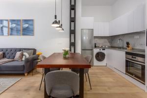 Cozy 1BR Retreat Steps from Sol Santa Ana