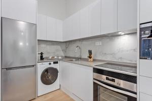 Cozy 1BR Retreat Steps from Sol Santa Ana