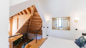 Flow Dreaming Duplex 2BR apartment