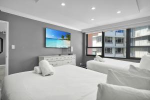 Beachfront Luxury Alexander Unit, Pool Gym Parking