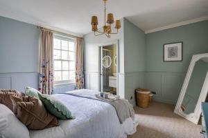 Luxury City Centre House - Sleeps 10 - Parking 2x