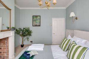 Luxury City Centre House - Sleeps 10 - Parking 2x