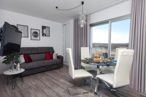 Two-Bedroom Suite XXL room in Bristol Sunset Beach - Holiday Apartments