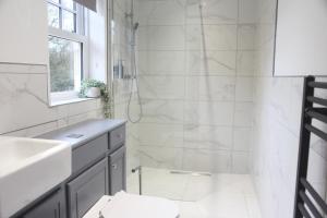 Luxury Barn With Private Wood-Fired Hot Tub