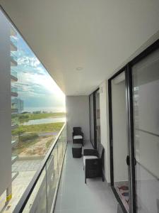 Balcon privado y vista al mar en Bello horizonte