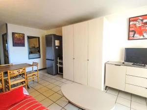 Apartment Les Mandariniers-2 by Interhome