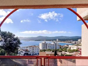 Apartment Les Mandariniers-2 by Interhome