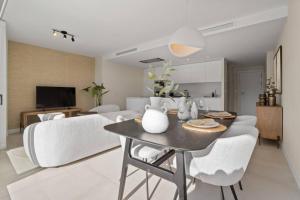 Luxury Oasis 325 Apartment with Pool, Spa, Beach and Golf