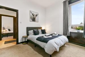 Free Parking - Sleeps 6 - 2 Bedrooms - Great Transport Links