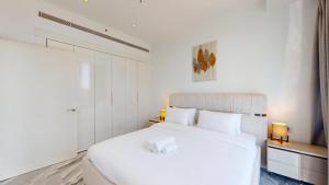 Vacationer Holiday Homes l Modern 1 Bed l Creek View l Business Bay