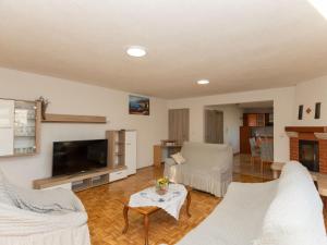 Holiday Home Matanovi dvori by Interhome