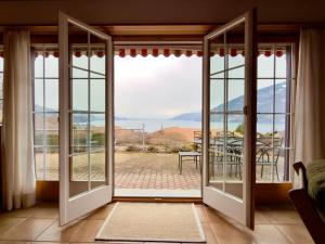 Elegant Family Chalet with Lake and Mountain Views