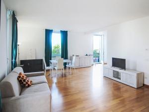 Apartment Le Gemme-4 by Interhome