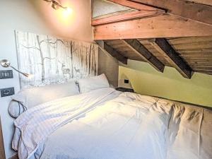 Apartment Mansarda San Lorenzo by Interhome