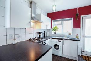 Perfect Booking 4 Bed Home in Leytonstone