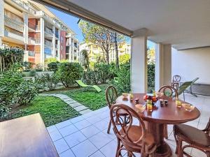 Apartment Les Calanques du Parc-10 by Interhome