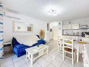 Apartment Les Calanques du Parc-10 by Interhome