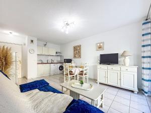 Apartment Les Calanques du Parc-10 by Interhome
