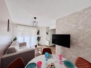 Apartment Le Riviera-4 by Interhome