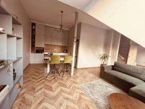 Botanical Manor Apartment