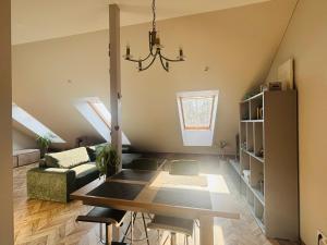 Botanical Manor Apartment