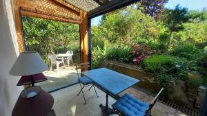 La Libellule, piscine, climatisation, wifi, vue ,jardin ,parking