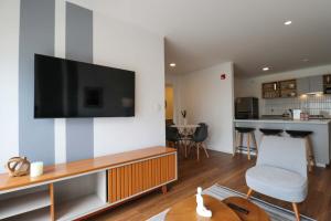 Polo Living in Miraflores by Wynwood House