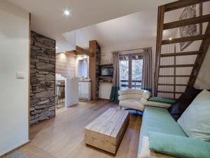 Appartement Duplex Rénové: 3 Pièces, 40m², Parking, Proche Centre Val dIsère - FR-1-567-96