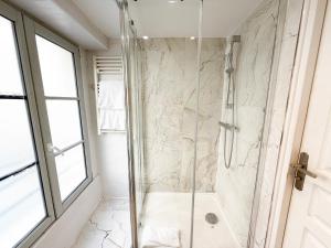 UrbanFlat 42 - Two-Bedroom Flat in Center of Paris