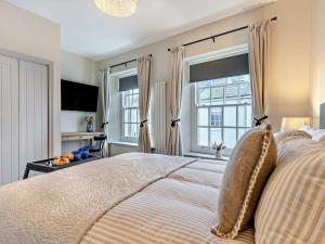 2 Bed in Tenby 94318