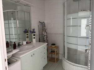 Appartement charmant à Royan - 4 pers, proche marché, balcon, ascenseur, équipements bébé - FR-1-738-13