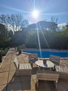 Le Mas Victoria - Chambres dhôtes avec table dhôtes-Parking privé ferme