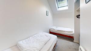 26 Strawberry Hill, Tolroy Manor