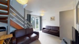 26 Strawberry Hill, Tolroy Manor