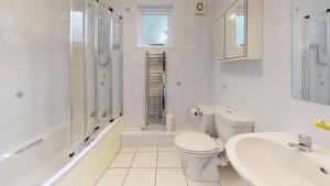 26 Strawberry Hill, Tolroy Manor