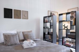 Milano - new, charming, AC, close Palais&Beach