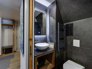 Appartement skis aux pieds Arc 1950 avec Wi-Fi et bien-être - FR-1-686-27