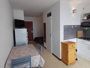 T1 au 2ème étage, proche établissement thermal, animaux acceptés - FR-1-571-11