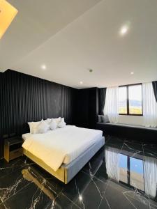 Stylish Condo Near Nai Harn Beach Full Facilities Utopia M720