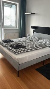 Modern Top Floor Loft, Private Terrace, Near Center & Free Parking