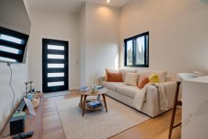 Free Parking! Newly Renovated ADU 7 Mi to SoFi