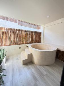 Cozy studio with a hydromassage jacuzzi